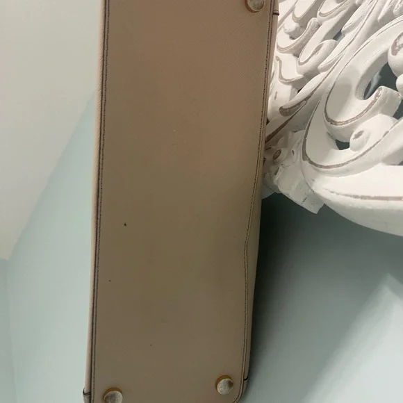 Michael Kors Tote Bag with Structured Design and Smooth Leather - Picture 5 of 14